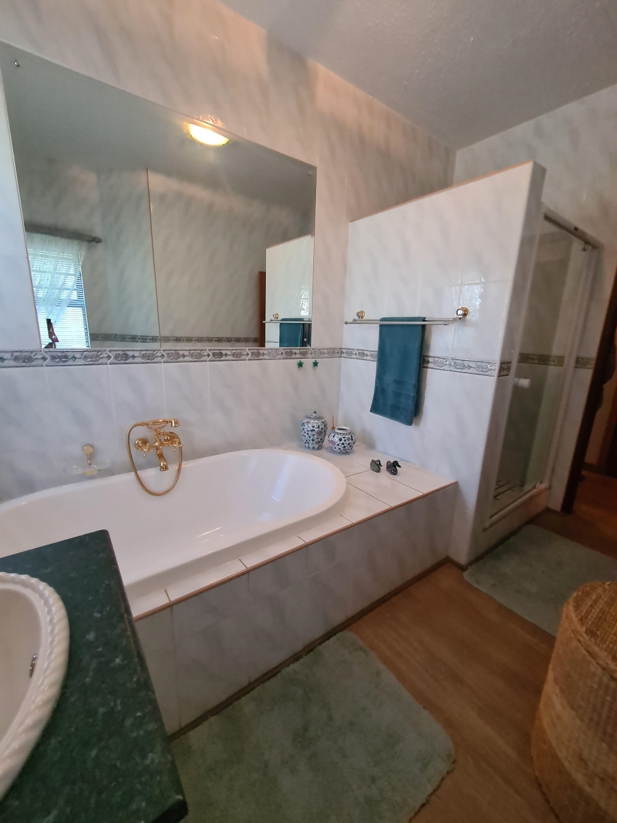 5 Bedroom Property for Sale in Maraldi Estate Free State